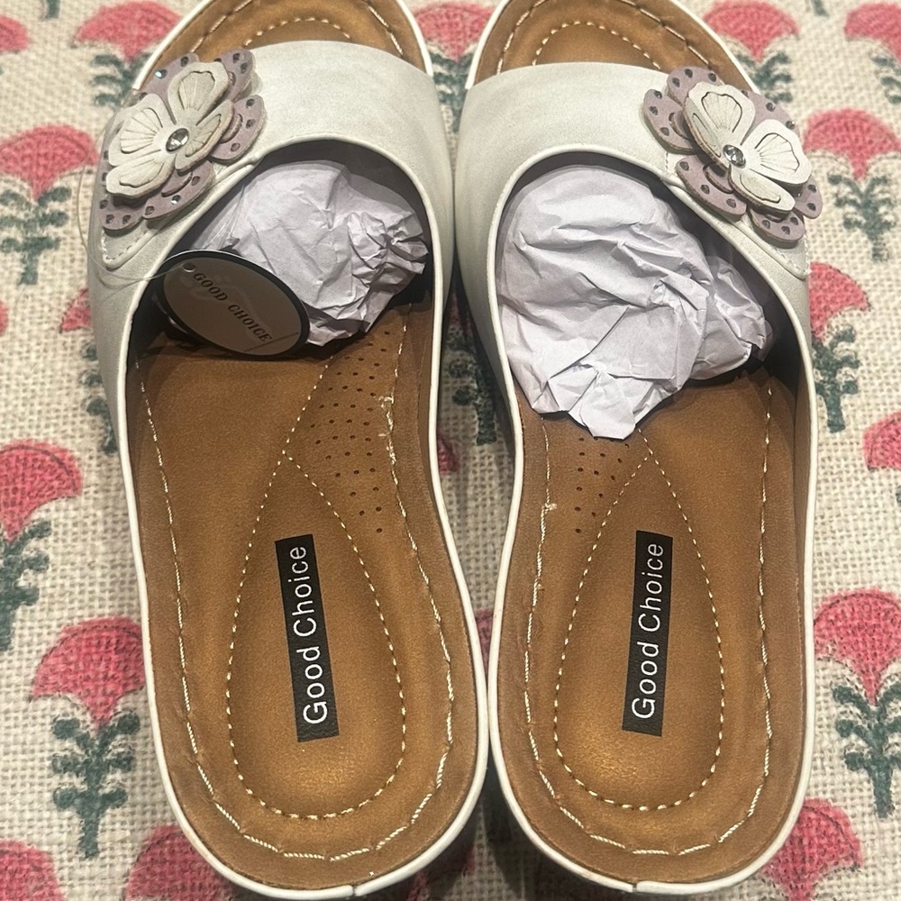 Good Choice White Floral Sandals